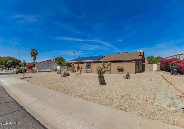 Photo 4 of Sale Pending at 2902 E Claire Dr, Phoenix, AZ 85032 | MLS# 7001523 | Listing updated on 2026-09-05