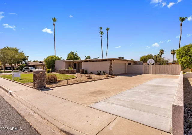 Photo 3 of Sale Pending at 312 E Brook Holw Dr, Phoenix, AZ 85022 | MLS# 7001974 | Listing updated on 2026-08-04