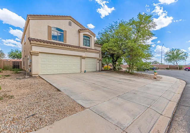 Photo 2 of Single family home for sale at 2016 N Ensenada Ln, Casa Grande, AZ 85122 | MLS# 7000592 | Listing updated on 2026-09-21