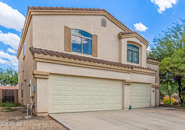 Photo 3 of Single family home for sale at 2016 N Ensenada Ln, Casa Grande, AZ 85122 | MLS# 7000592 | Listing updated on 2026-09-21