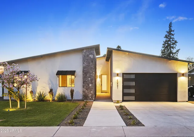 Photo 2 of Single family home for sale at 4002 N 33rd Place, Phoenix, AZ 85018 | MLS# 7000788 | Listing updated on 2026-09-25