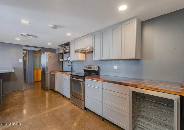 3rd image of 207 W Clarendon Ave W, Phoenix, AZ 85013