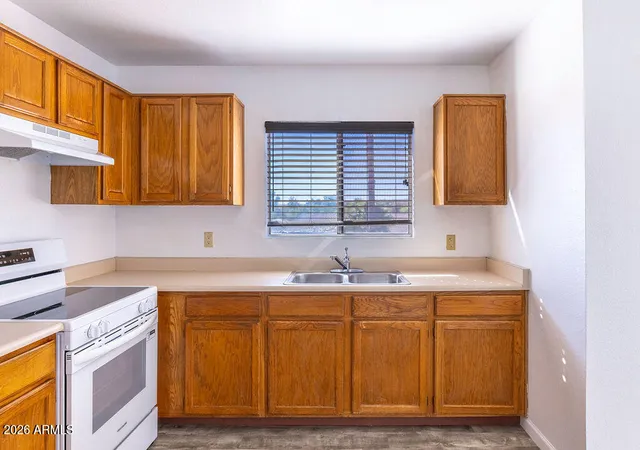 Photo 4 of Townhouse for sale at 450 Palm Dr, Wickenburg, AZ 85390 | MLS# 7003980 | Listing updated on 2026-08-25