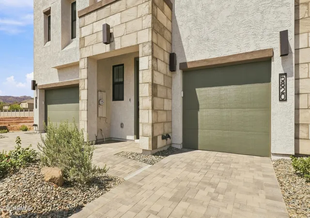 Photo 2 of Sale Pending at 5820 S 35th Way, Phoenix, AZ 85040 | MLS# 7001443 | Listing updated on 2026-09-21