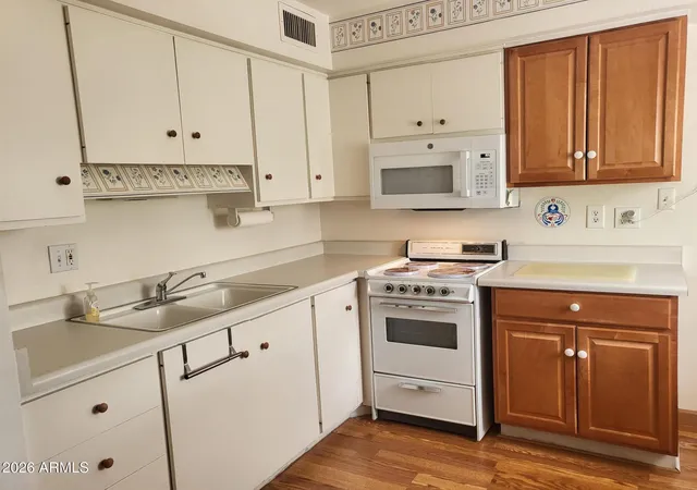 Listing Photo 5 - Condo for sale in building located at 8210 E Garfield St, Scottsdale, AZ 85257 - Unit #K124
