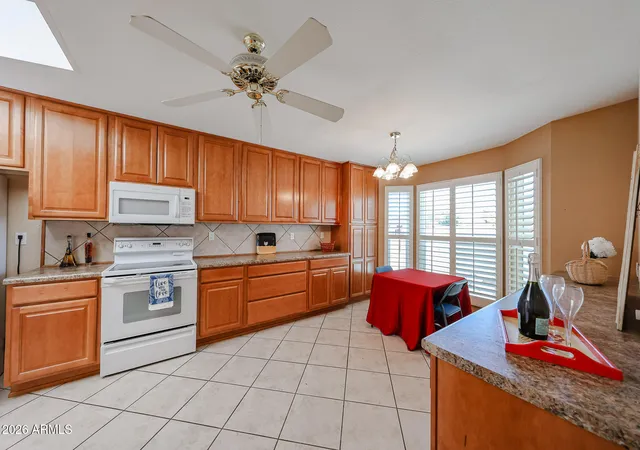 3rd image of 11009 W Jacaranda Dr, Sun City, AZ 85373 | MLS# 7003988