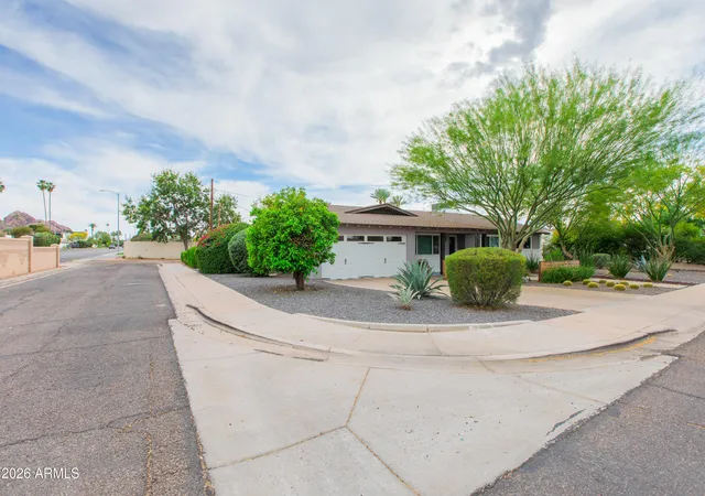 3rd image of 5541 E Cheery Lynn Rd, Phoenix, AZ 85018 | MLS# 7004001