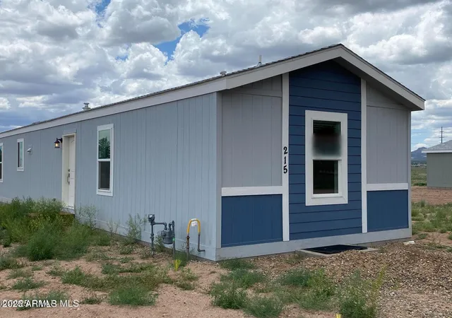 Homes for sale in Paulden, AZ | 215 W Venice Wy, Paulden, AZ 86334 | MLS# 7029338