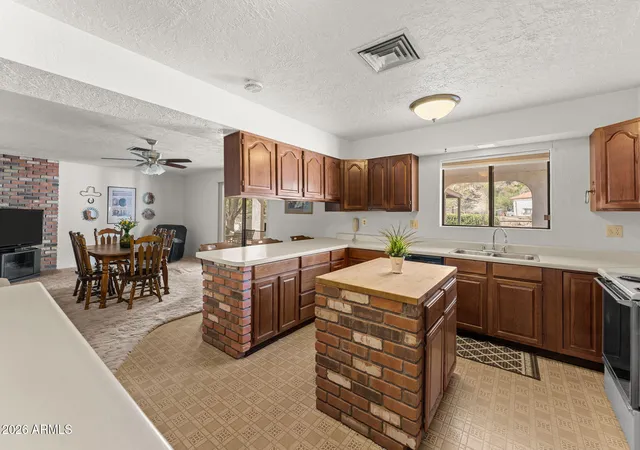 Photo 2 of Single family home for sale at 550 E Bass Rd, Wickenburg, AZ 85390 | MLS# 7003904 | Listing updated on 2026-04-09