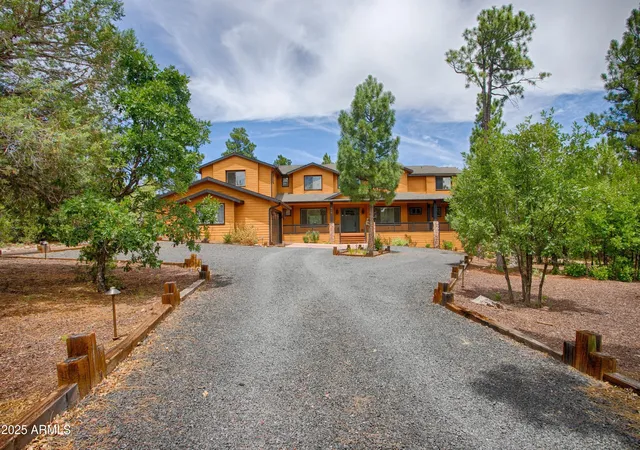 Photo 3 of Mansion for sale at 910 S Barberry Ln, Show Low, AZ 85901 | MLS# 7003935 | Listing updated on 2026-07-28