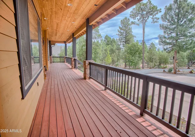 Photo 3 of Single family home for sale at 910 S Barberry Ln, Show Low, AZ 85901 | MLS# 7003935 | Listing updated on 2026-07-28