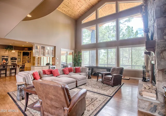 Photo 4 of Single family home for sale at 910 S Barberry Ln, Show Low, AZ 85901 | MLS# 7003935 | Listing updated on 2026-07-28