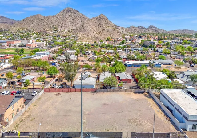 Photo 3 of Sale Pending at 320 E Hatcher Rd #6, Phoenix, AZ 85020 | MLS# 7003987 | Listing updated on 2026-09-02