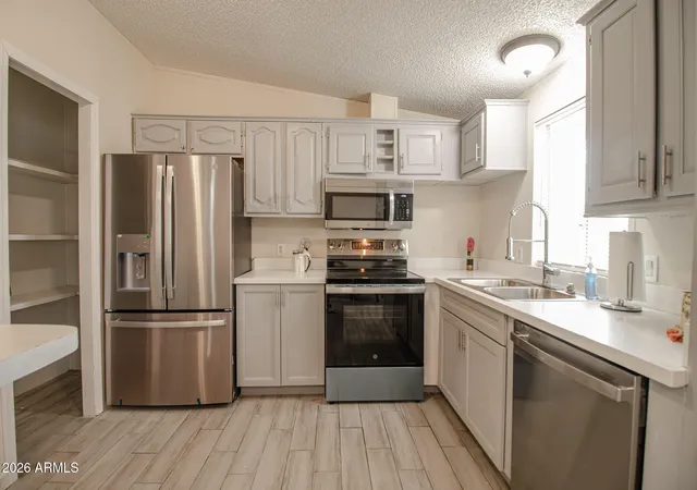 Homes for sale in Glendale, AZ | 8601 N 71St Ave #43, Glendale, AZ 85301 | MLS# 7006845