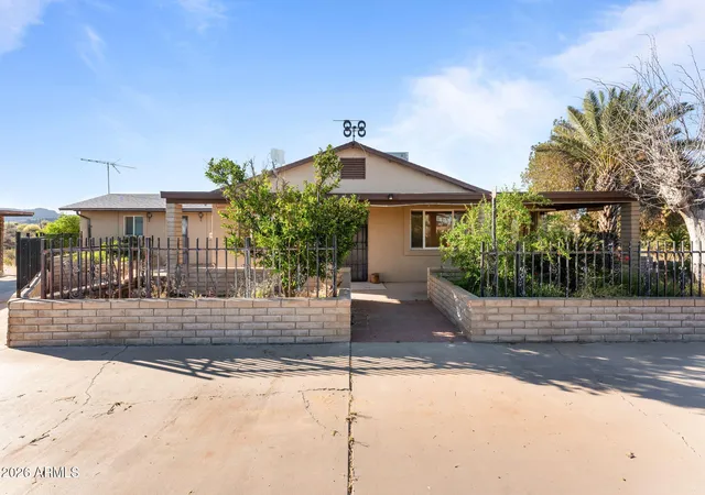Homes for sale in Morristown, AZ | 41050 N Us Hwy 60, Morristown, AZ 85342 | MLS# 7006392
