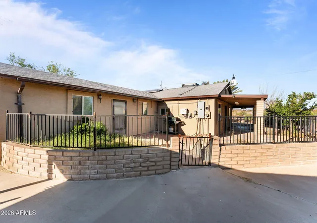 Homes for sale in Morristown, AZ | 41050 N Us Hwy 60, Morristown, AZ 85342 | MLS# 7006392