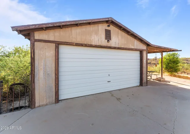 Photo 3 of Single family home for sale at 41050 N Us Hwy 60, Morristown, AZ 85342 | MLS# 7006392 | Listing updated on 2026-06-08