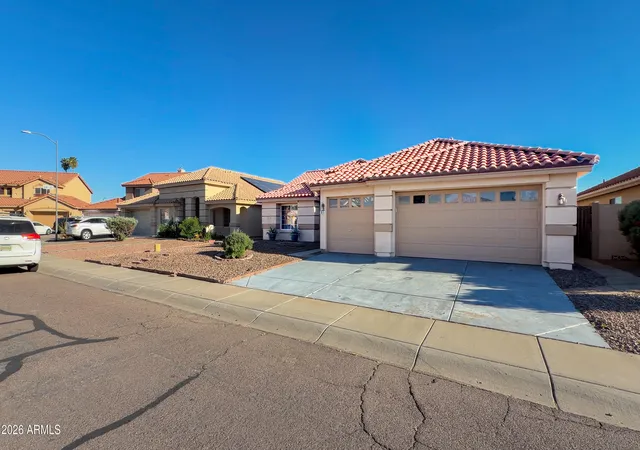 Photo 2 of Sale Pending at 3925 W Charter Oak Rd, Phoenix, AZ 85029 | MLS# 7007068 | Listing updated on 2026-08-24