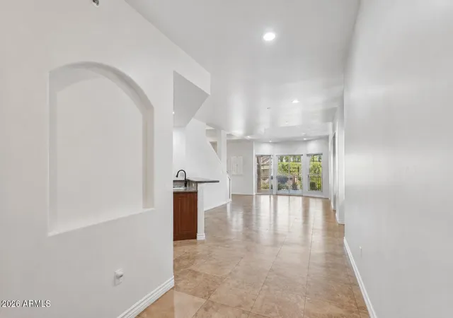3rd image of 5450 E Deer Valley Dr #1226, Phoenix, AZ 85054 | MLS# 7010383