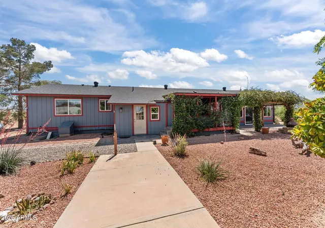 Homes for sale in Aguila, AZ | 48234 N 513th Ave, Aguila, AZ 85320 | MLS# 7009103