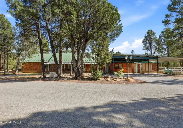Homes for sale in Overgaard, AZ | 3121 Cedar Dr, Overgaard, AZ 85933 | MLS# 7009368