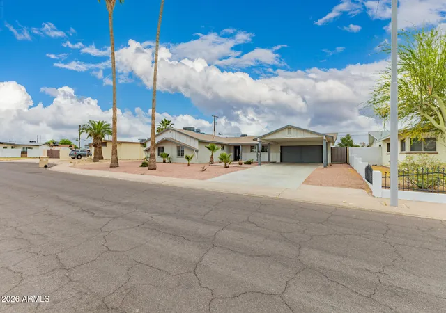 Homes for sale in Glendale, AZ | 5017 N 64Th Ave, Glendale, AZ 85301 | MLS# 7008259