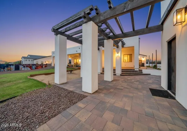Photo 3 of Sale Pending at 9321 W Buckskin Trl, Peoria, AZ 85383 | MLS# 7009021 | Listing updated on 2026-10-02
