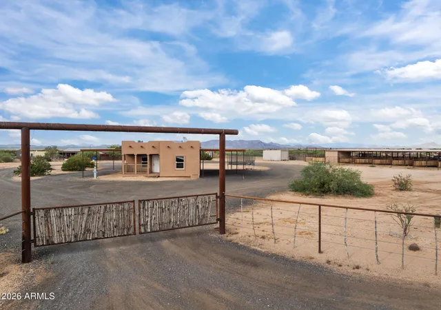 Homes for sale in Aguila, AZ | 49204 N 529th Ave, Aguila, AZ 85320 | MLS# 7015375