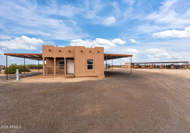 Homes for sale in Aguila, AZ | 49204 N 529th Ave, Aguila, AZ 85320 | MLS# 7015375