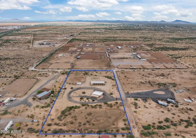 Homes for sale in Aguila, AZ | 49204 N 529th Ave, Aguila, AZ 85320 | MLS# 7015375