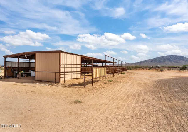 Homes for sale in Aguila, AZ | 49204 N 529Th Ave, Aguila, AZ 85320 | MLS# 7015375