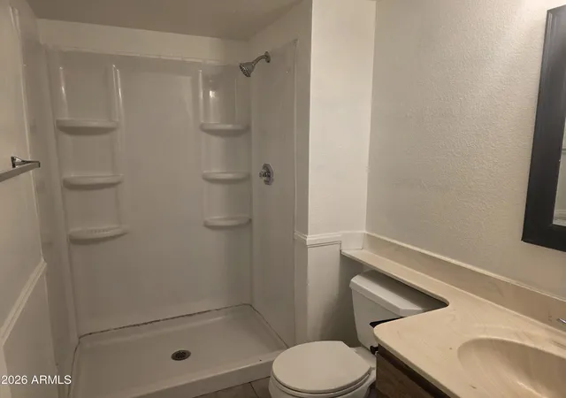 Listing Photo 5 - Condo for sale in building located at 4101 N 69Th Ln, Phoenix, AZ 85033 - Unit #1398