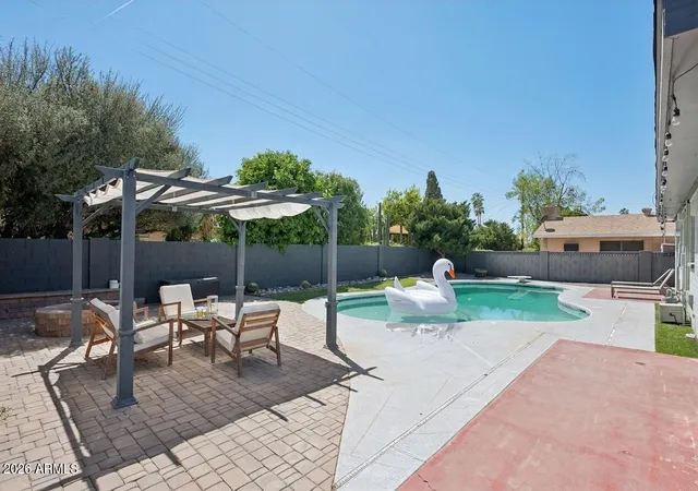 Photo 4 of Sale Pending at 8319 E Bonnie Rose Ave, Scottsdale, AZ 85250 | MLS# 7011338 | Listing updated on 2026-08-01