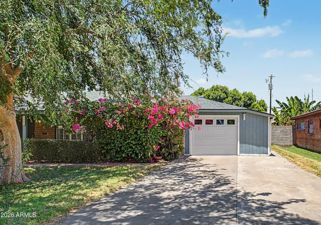 3rd image of 1132 E Flynn Ln, Phoenix, AZ 85014 | MLS# 7011218