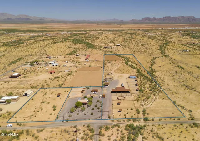 Homes for sale in Aguila, AZ | 52510 W Williams Rd, Aguila, AZ 85320 | MLS# 7013484