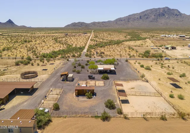 Homes for sale in Aguila, AZ | 52510 W Williams Rd, Aguila, AZ 85320 | MLS# 7013484