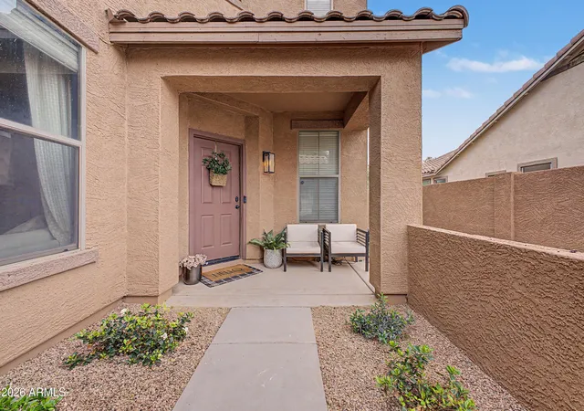 Photo 4 of Single family home for sale at 6886 S Emerald Pl, Chandler, AZ 85249 | MLS# 7011373 | Listing updated on 2026-08-28