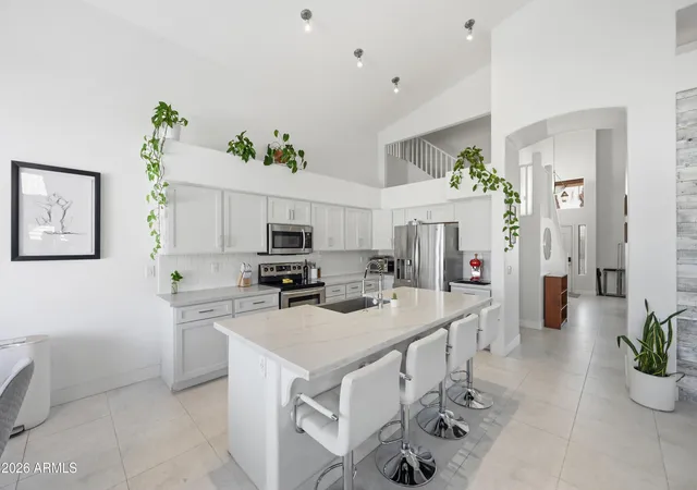 2nd image of 1572 E Black Diamond Dr, Gilbert, AZ 85296 | MLS# 7011659