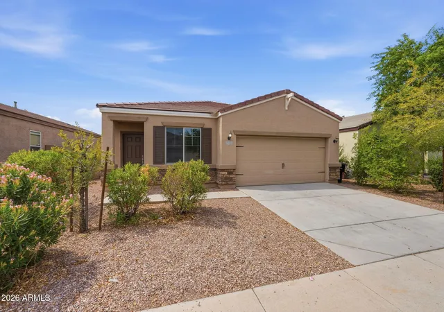 Photo 3 of Single family home for sale at 8141 W Encinas Ln, Phoenix, AZ 85043 | MLS# 7011850 | Listing updated on 2026-08-13