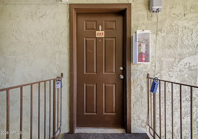 Homes for sale in Mesa, AZ | 424 W Brown Road, Mesa, AZ 85201 | Houzeo