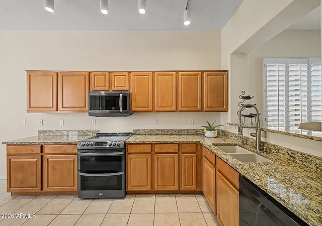 Photo 4 of Townhouse for sale at 1333 W Marlin Dr, Chandler, AZ 85286 | MLS# 7013124 | Listing updated on 2026-09-19