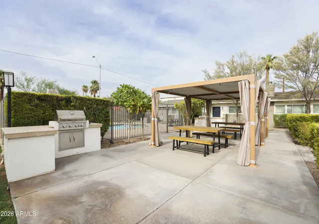 2nd image of 925 W Mcdowell Rd, Phoenix, AZ 85007