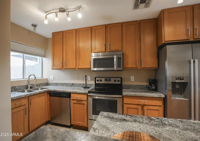 3rd image of 925 W Mcdowell Rd, Phoenix, AZ 85007