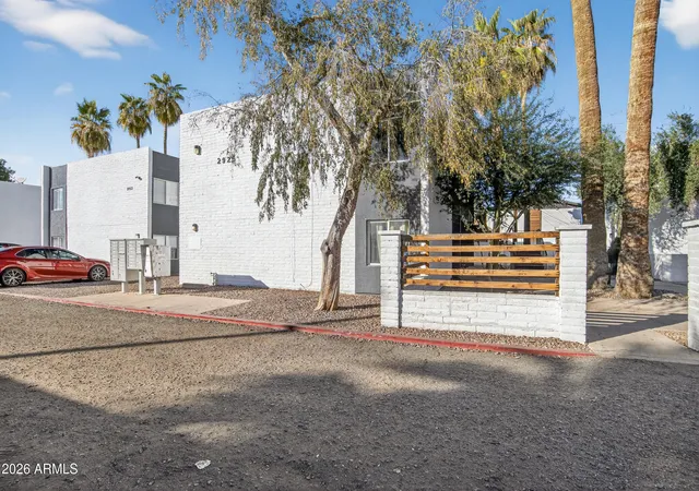 Photo 3 of Townhouse for sale at 2925 N 38th Street, Phoenix, AZ 85018 | MLS# 7013792 | Listing updated on 2026-10-02
