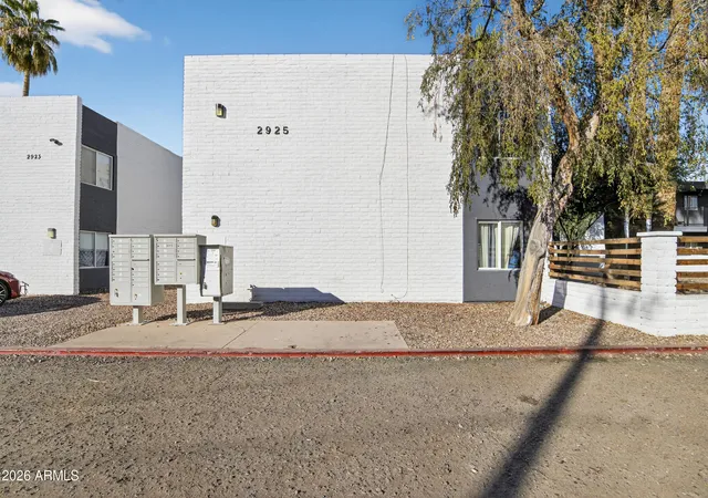 Photo 4 of Townhouse for sale at 2925 N 38th Street, Phoenix, AZ 85018 | MLS# 7013792 | Listing updated on 2026-10-02