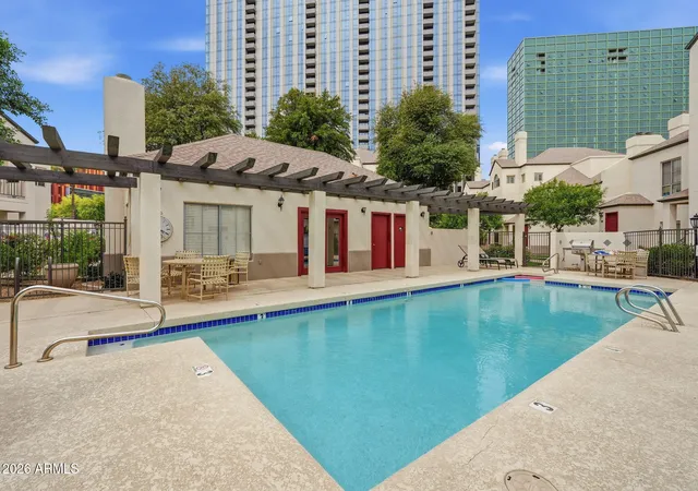 2nd image of 100 E Fillmore St, Phoenix, AZ 85004