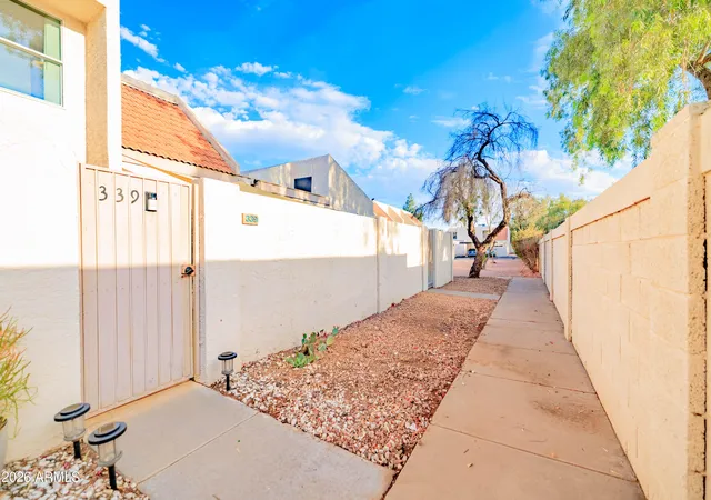 Homes for sale in Mesa, AZ | 1342 W Emerald Avenue, Mesa, AZ 85202 | Houzeo
