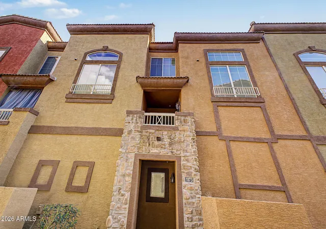 2nd image of 1920 E Bell Rd, Phoenix, AZ 85022