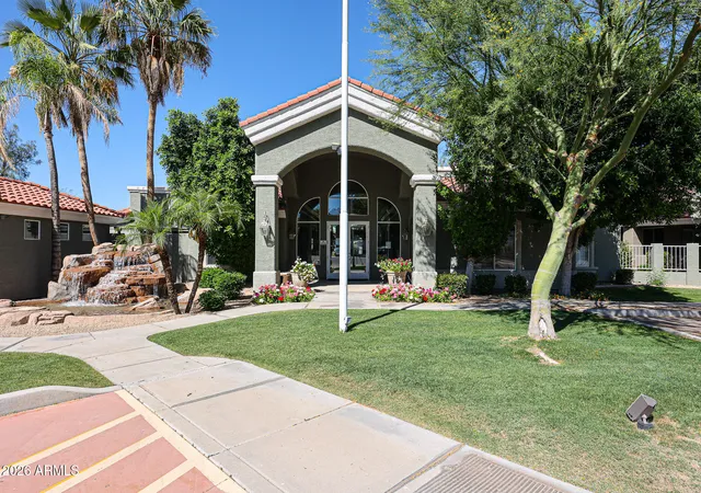 2nd image of 2929 W Yorkshire Dr, Phoenix, AZ 85027