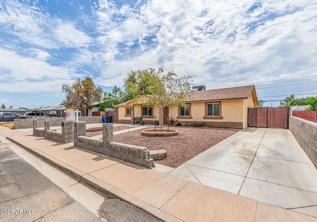 Photo 3 of Sale Pending at 6821 W Campbell Ave, Phoenix, AZ 85033 | MLS# 7014775 | Listing updated on 2026-07-16